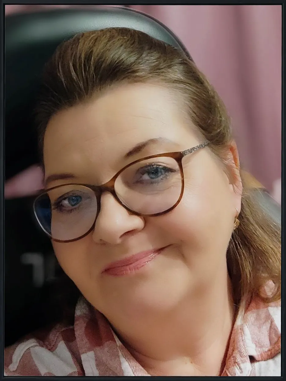 Artystka Ela Hucz zdjęcie do portretu ze zdjęcia. 